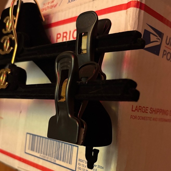 CHANEL Black and Gold Hangers Trio - Picture 3 of 7